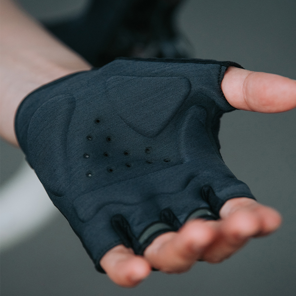 16.2-Shadow Gloves