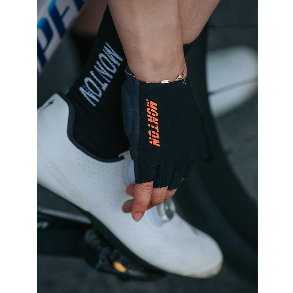16.3-Shadow Gloves