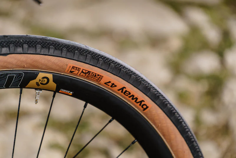 WTB-USA-Gravel-Tire-Byway-TCS-Light-Fast-Rolling-60tpi-Dual-DNA-Tire-4_1024x1024